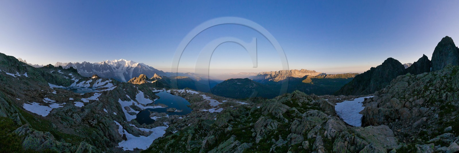 Les Lacs Noirs, le Mont-Blanc et les Fiz