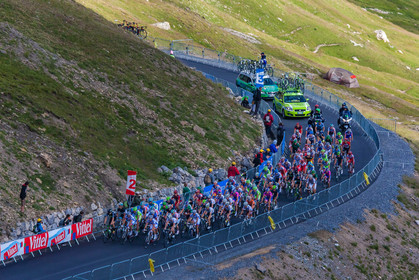 Tour de France 2011, arrivée au sommet du col du Galibier (altitude 2 6421 m)