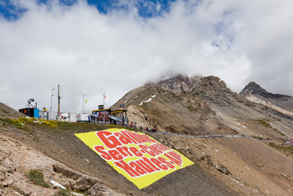 Tour de France 2011, arrivée au sommet du col du Galibier (altitude 2 6421 m)