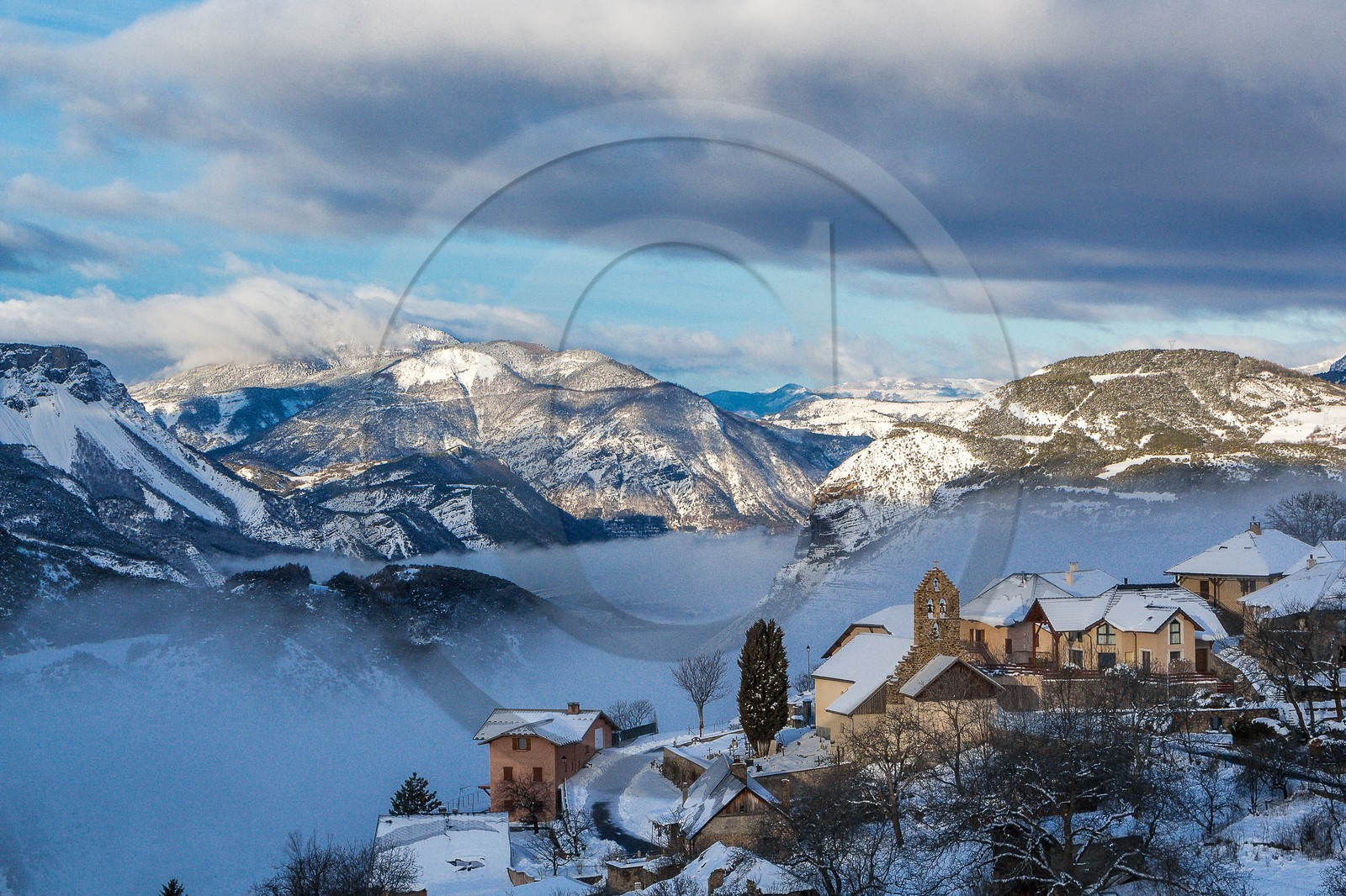 Le Sauze-du-Lac, village perché sur les hauteurs du lac de Serre-Ponçon