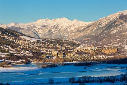 La ville d'Embrun est construite sur un roc et domine la Durance
