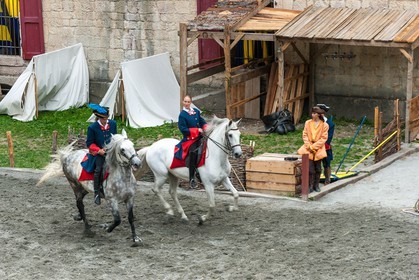 Mont-Dauphin, fortifications Vauban, caserne Rochambeau, spectacle équestre