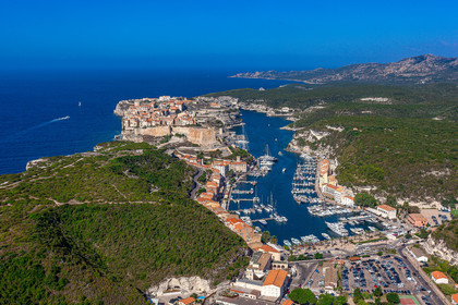 La citadelle et le port de Bonifacio