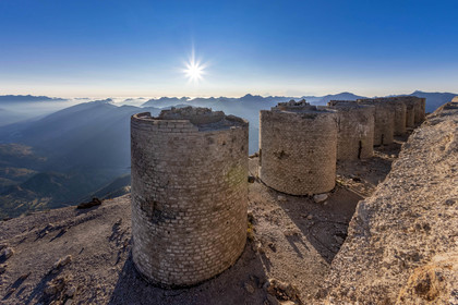 Fort du Chaberton et les ruines de l'ancien camp militaire