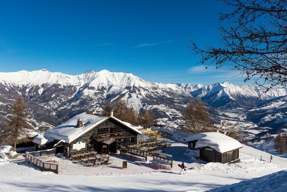 Uvernet-Fours, station de ski de Praloup , restaurant d'altitude Costebelle