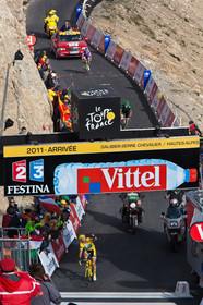 Tour de France 2011, arrivée au sommet du col du Galibier (altitude 2 6421 m)