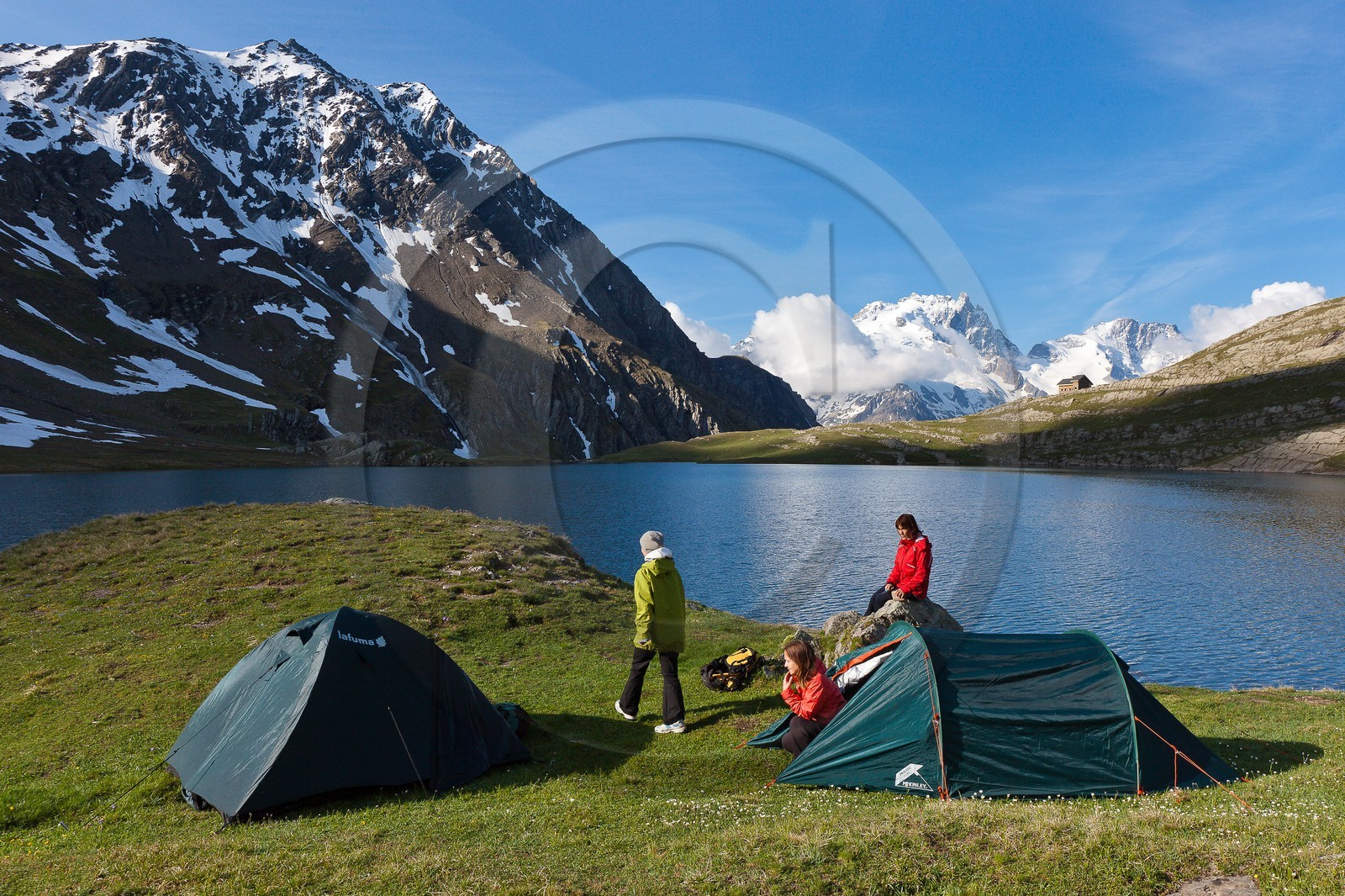 Bivouac au lac du Goléon avec la Meije en fond