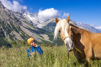 Trek famille avec animaux de bats