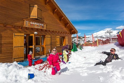 La station de ski Sauze Super-Sauze est une station village, la garderie