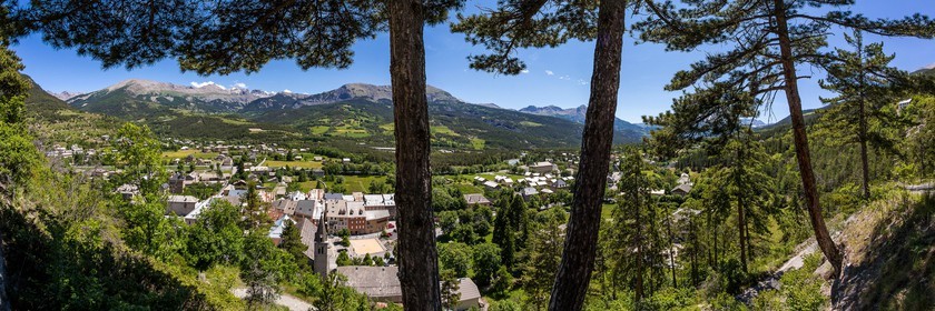 Jausiers, vue du Clocher, église Saint-Nicolas de Myre vue du Clocher du chemin du Chastel