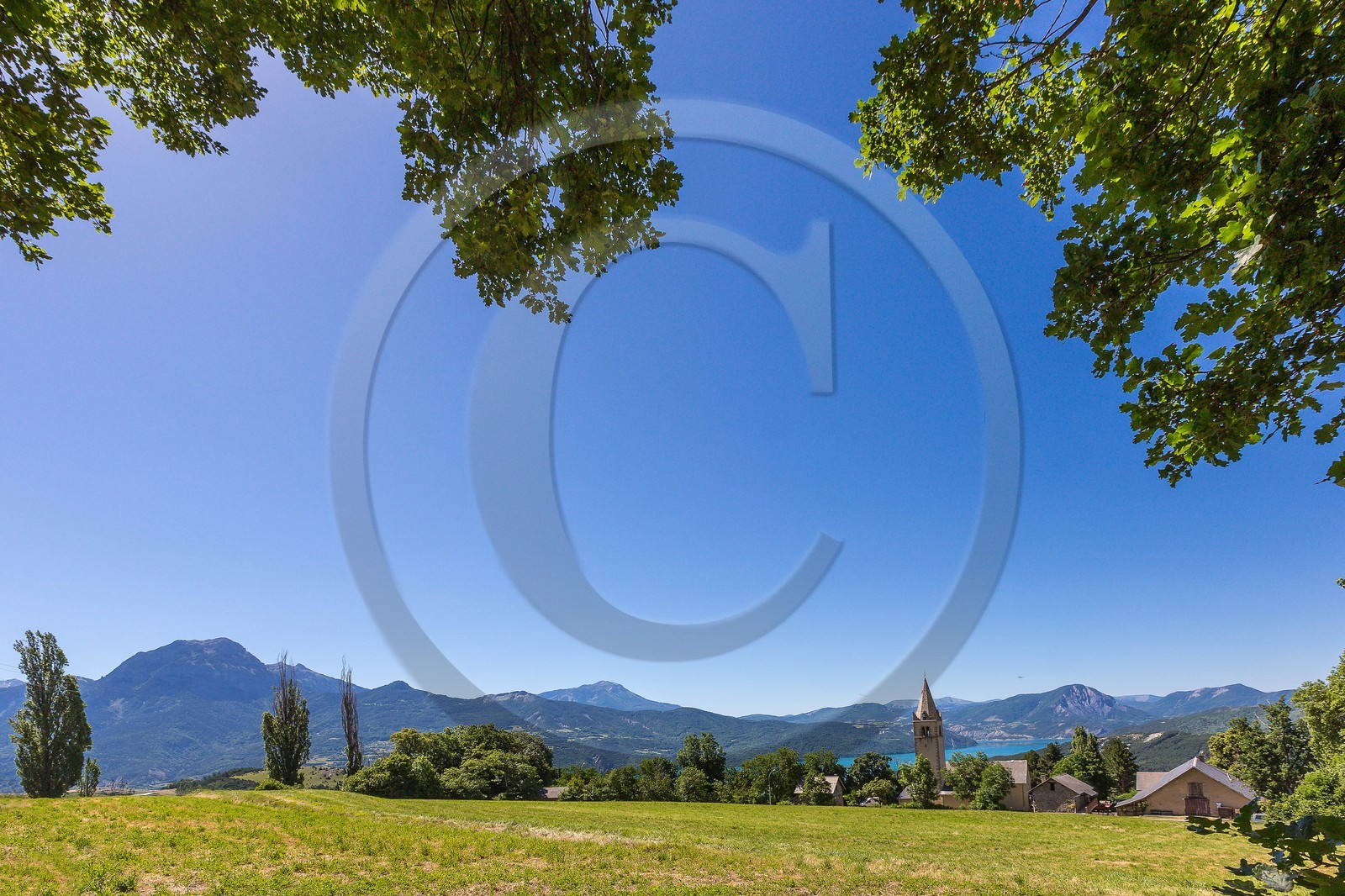 Pays de Serre-Ponçon, village de Prunières