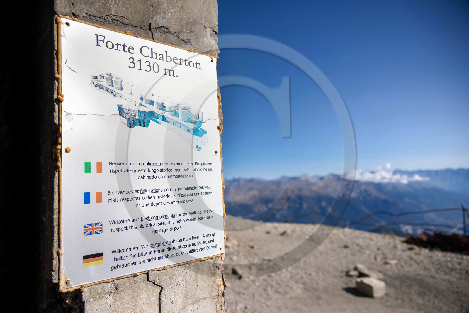 Fort du Chaberton et les ruines de l'ancien camp militaire
