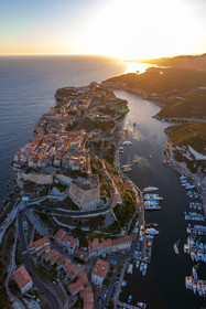 La citadelle et le port de Bonifacio
