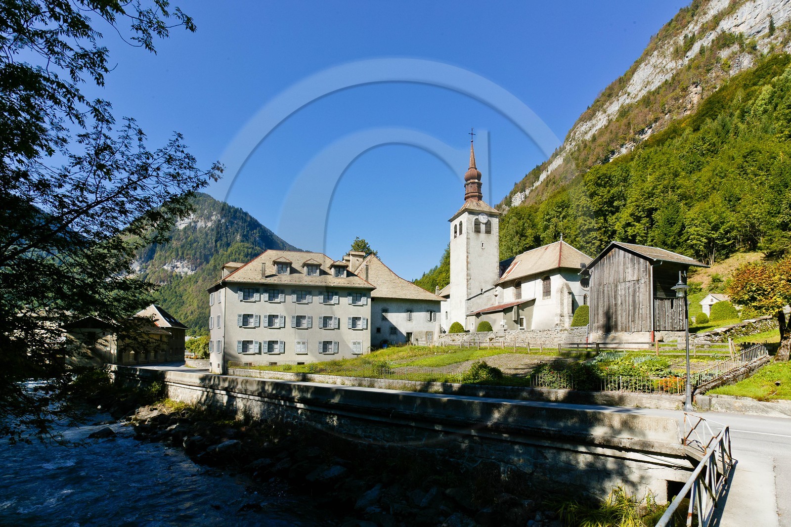 Sixt-Fer-à-Cheval, Église du XIIIe siècle