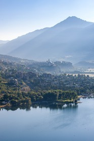 Lac de Serre-Ponçon, Embrun et le plan d'eau