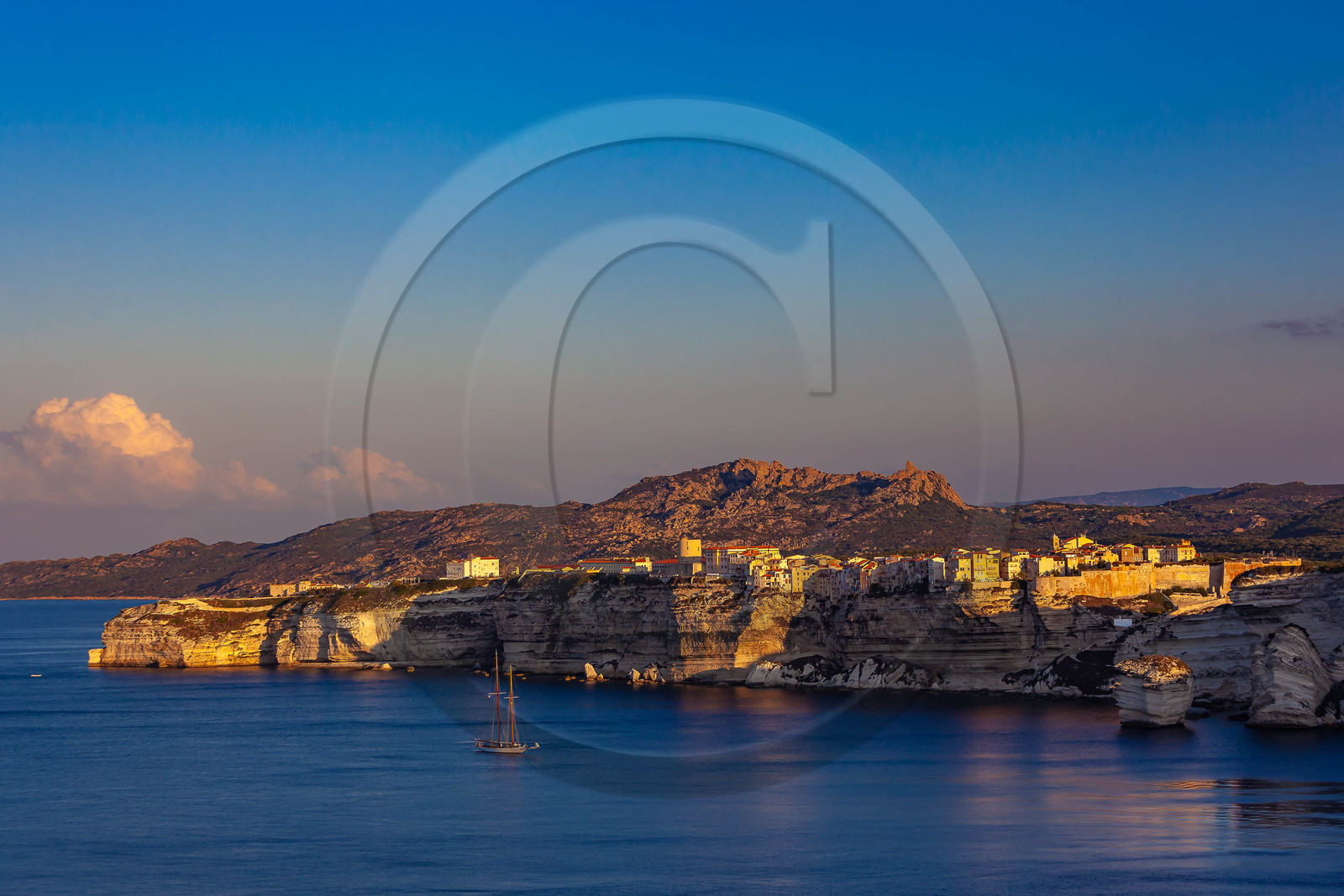 Lever de soleil sur Bonifacio