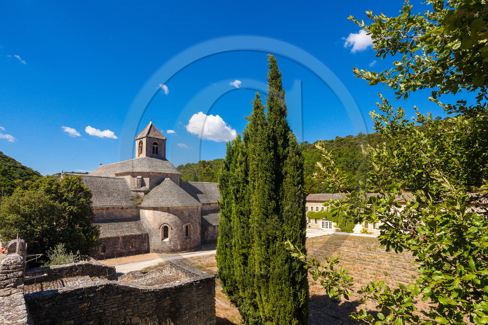 Gordes, Abbaye Notre-Dame de Sénanque