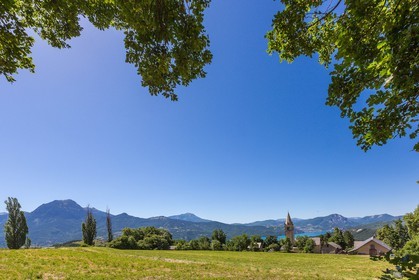 Pays de Serre-Ponçon, village de Prunières