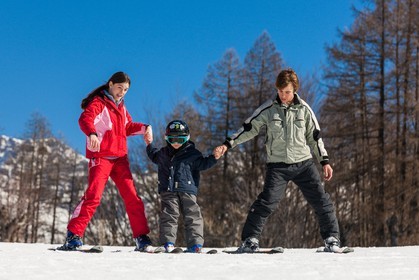 Ski enfant famille piste de ski