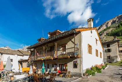 Saint-Paul-sur-Ubaye, hameau  Maljasset, Gîte Auberge de la Cure