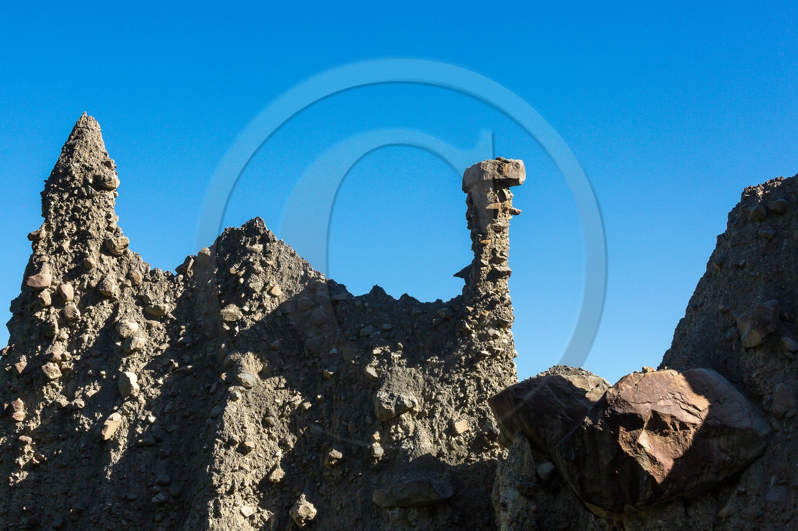 Le Sauze-du-Lac, site classé des Demoiselles Coiffées,  appelées également cheminées de fées