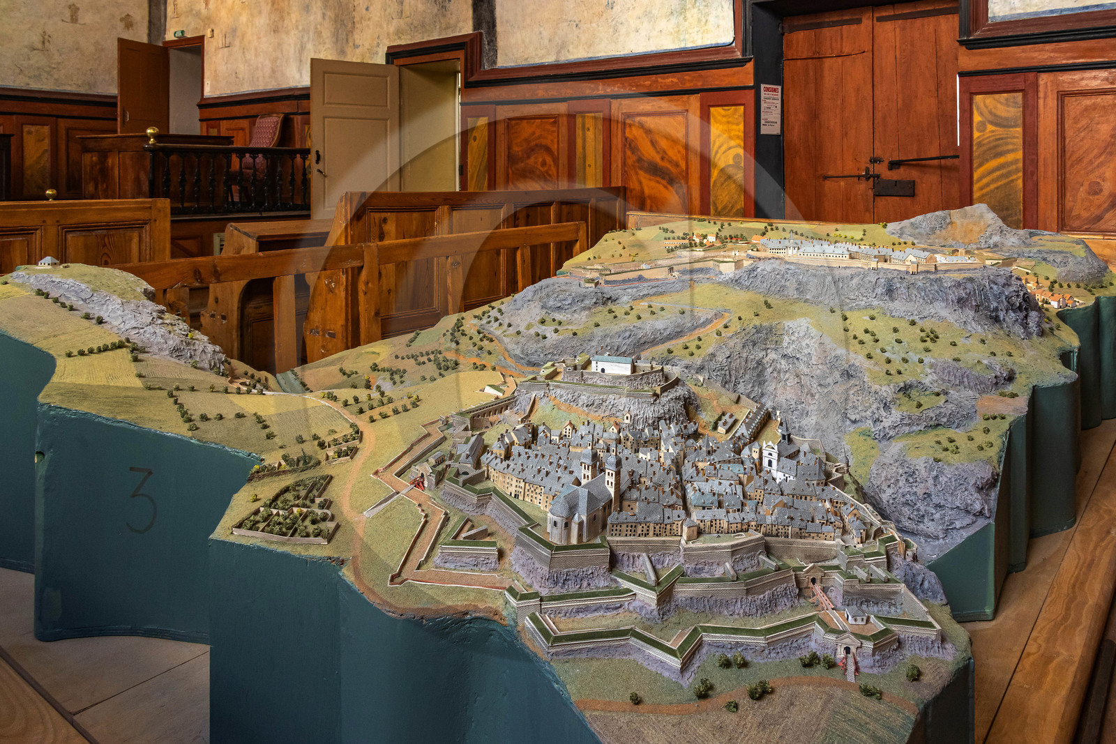 Copie du plan-relief de Briançon conservée dans la salle d’audience de l’ancien tribunal