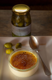 Crème brulée aux olives cassées de la vallée des Baux de Provence