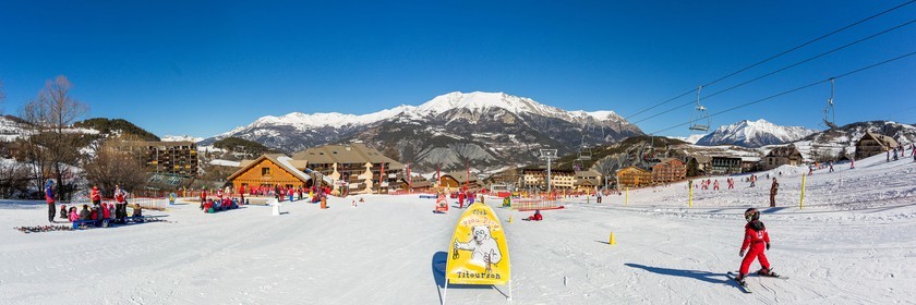 La station de ski Sauze Super-Sauze est une station village située entre 1400 et 2400 m