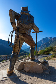 Statue d' Edward Whymper par l'artiste Christian Burger
