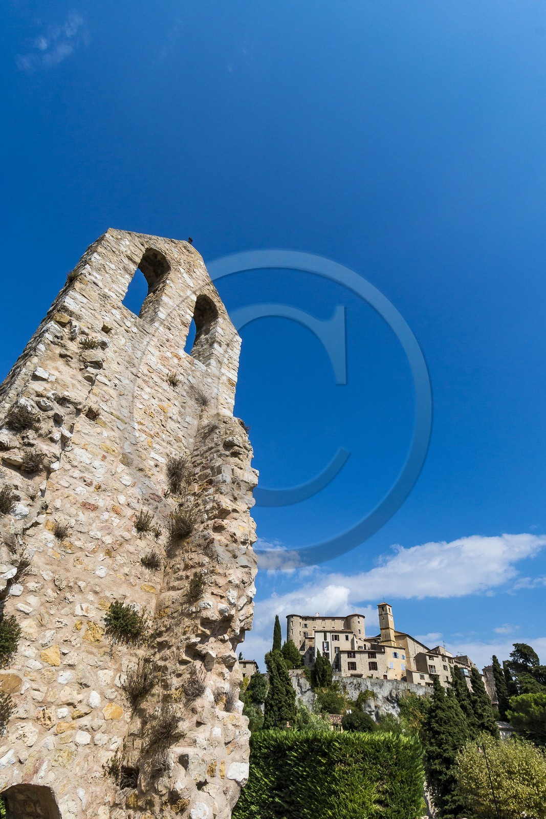 Carros, Clocher-tour. Vestige de Notre Dame de Cola (Époques antique-médiévale-moderne)