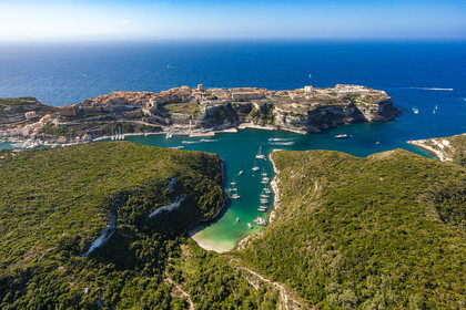La citadelle et le port de Bonifacio