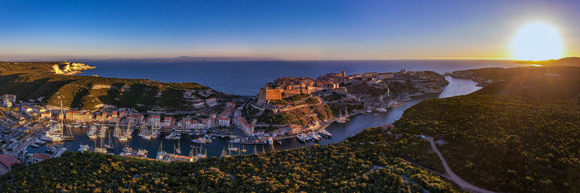 La citadelle et le port de Bonifacio