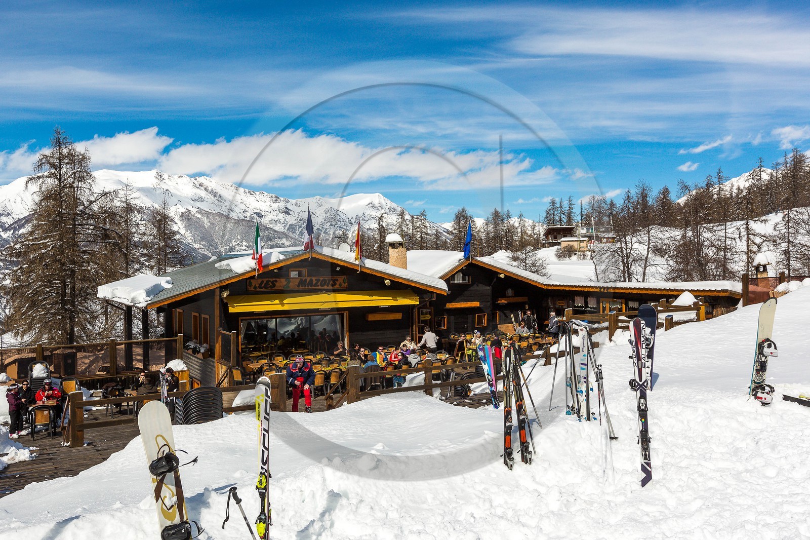 La station de ski Sauze Super-Sauze est une station village, restaurant les 3 Mazots