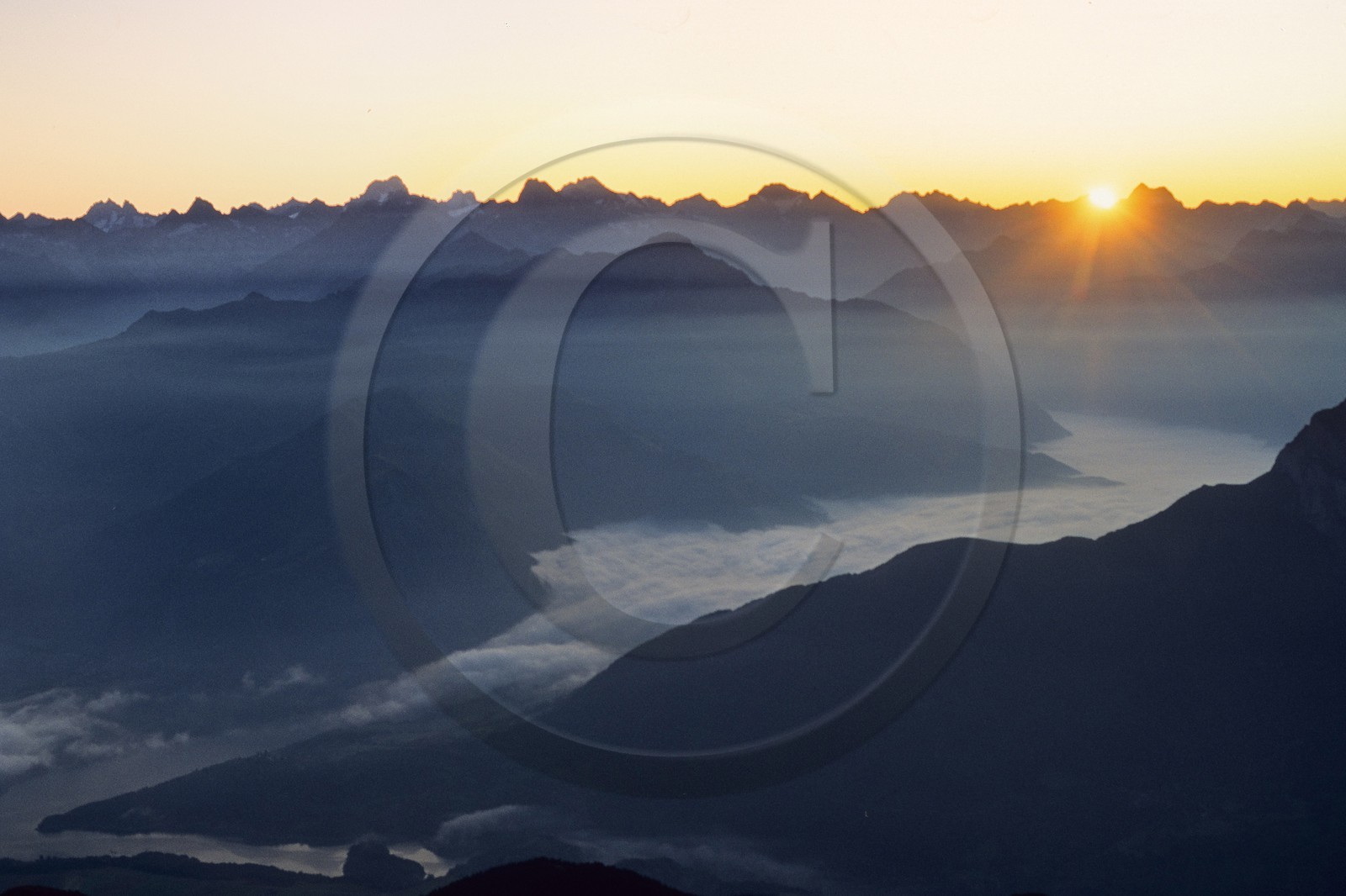 Massif des Ecrins depuis la montagne l'Obiou