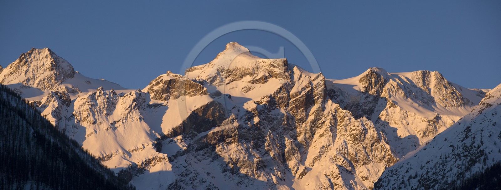 Le dôme du Mônetier (3 404 mètres) est un sommet du massif des Écrins