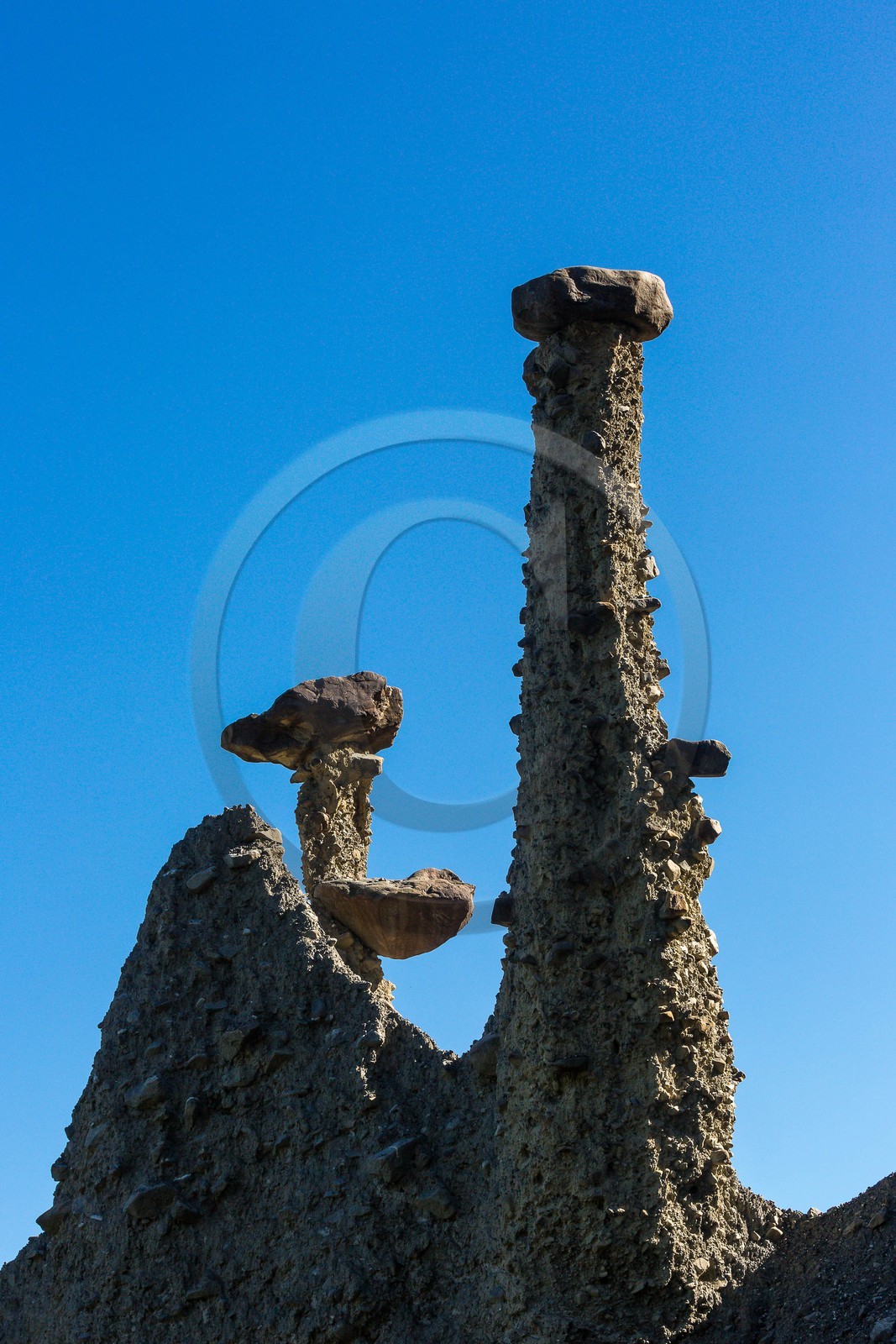 Le Sauze-du-Lac, site classé des Demoiselles Coiffées,  appelées également cheminées de fées