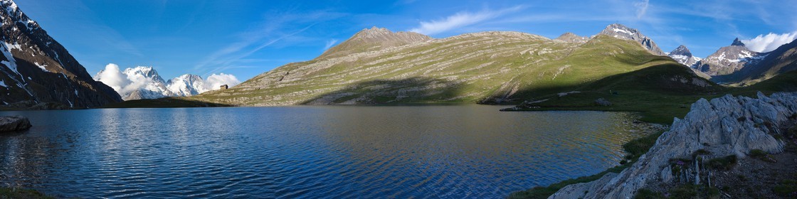 Refuge, Lac du Goléon et la Meije