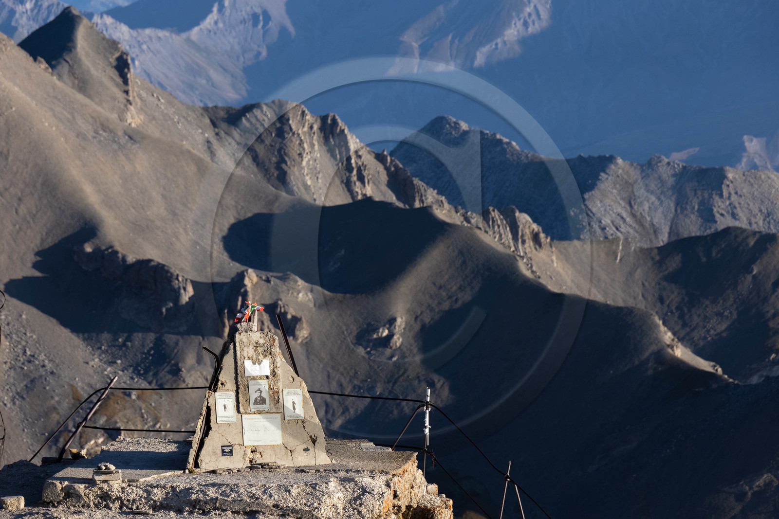 Fort du Chaberton et les ruines de l'ancien camp militaire