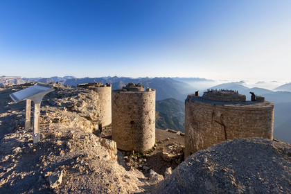 Fort du Chaberton et les ruines de l'ancien camp militaire