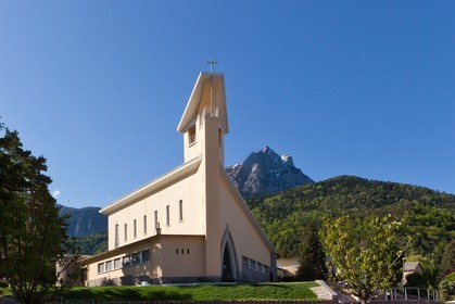 Eglise de Savines-le-Lac et le Pic de Morgon