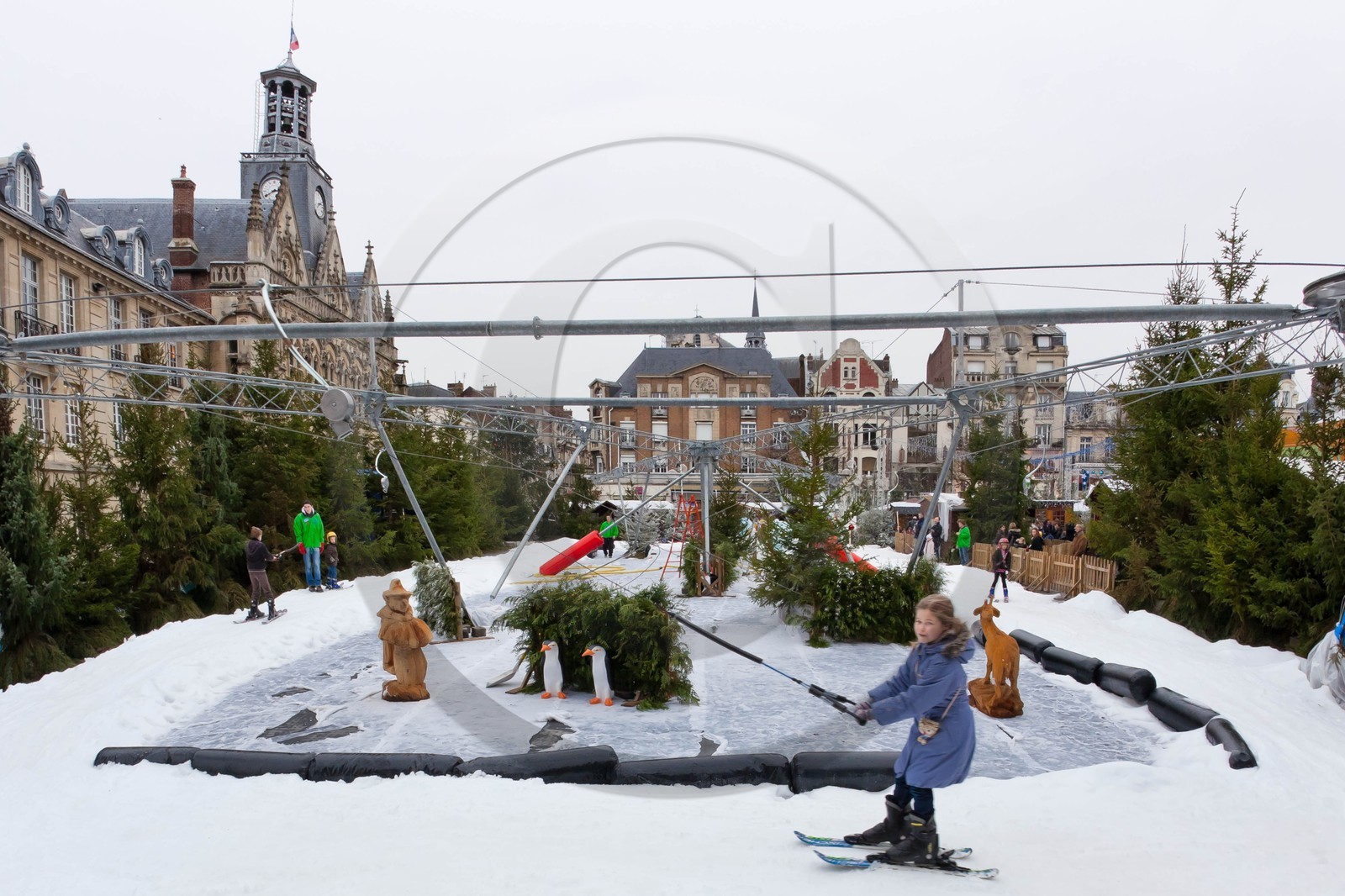 La patinoire en glace naturelle installée par Synerglace à Saint-Quentin