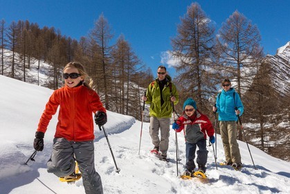 Crévoux, randonnée famille en raquettes à neige