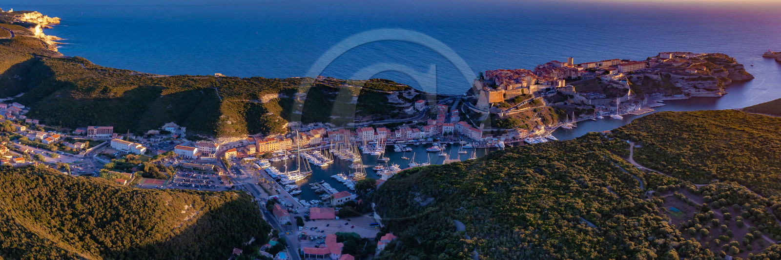 La citadelle et le port de Bonifacio