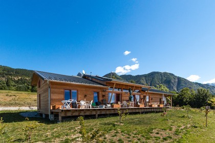 Constructeur de maison en paille