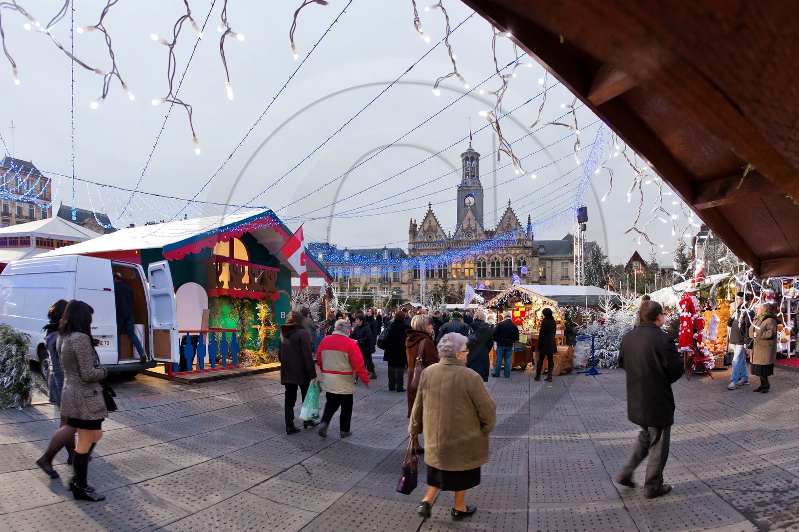 La patinoire en glace naturelle installée par Synerglace à Saint-Quentin
