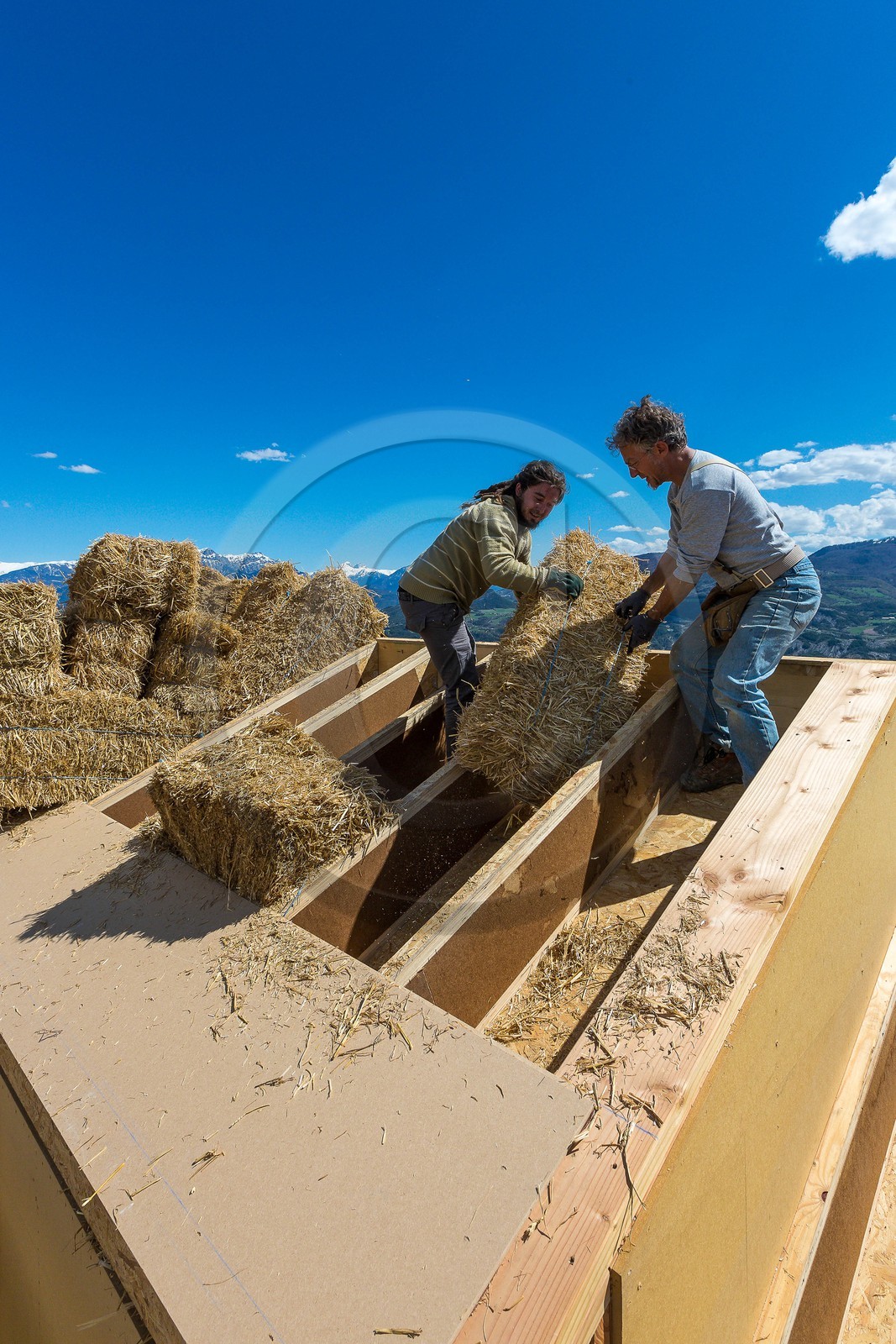 Constructeur de maison en paille