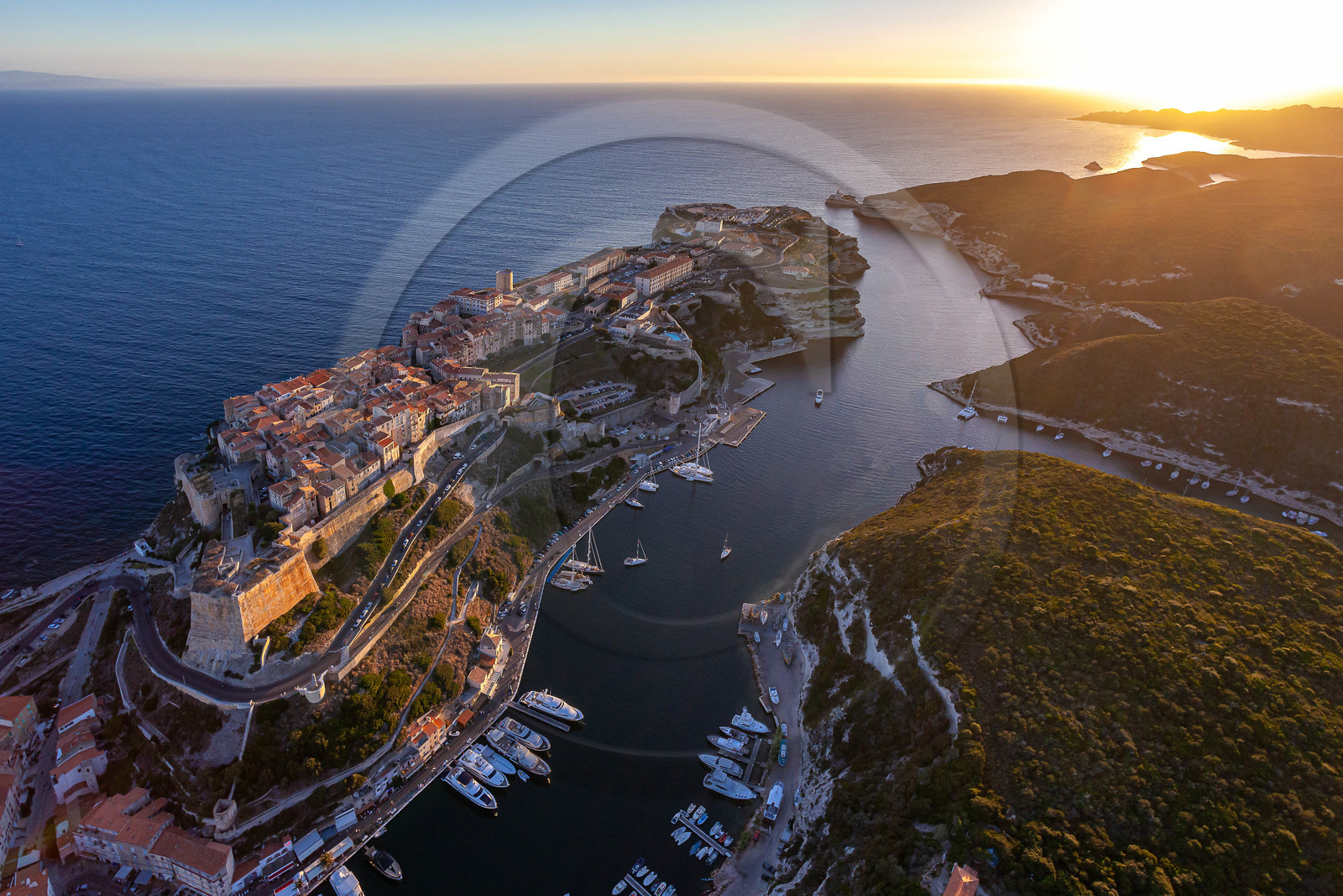 La citadelle et le port de Bonifacio
