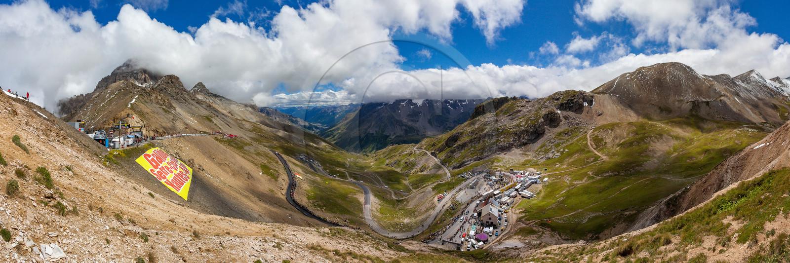 Tour de France 2011, arrivée au sommet du col du Galibier (altitude 2 6421 m)