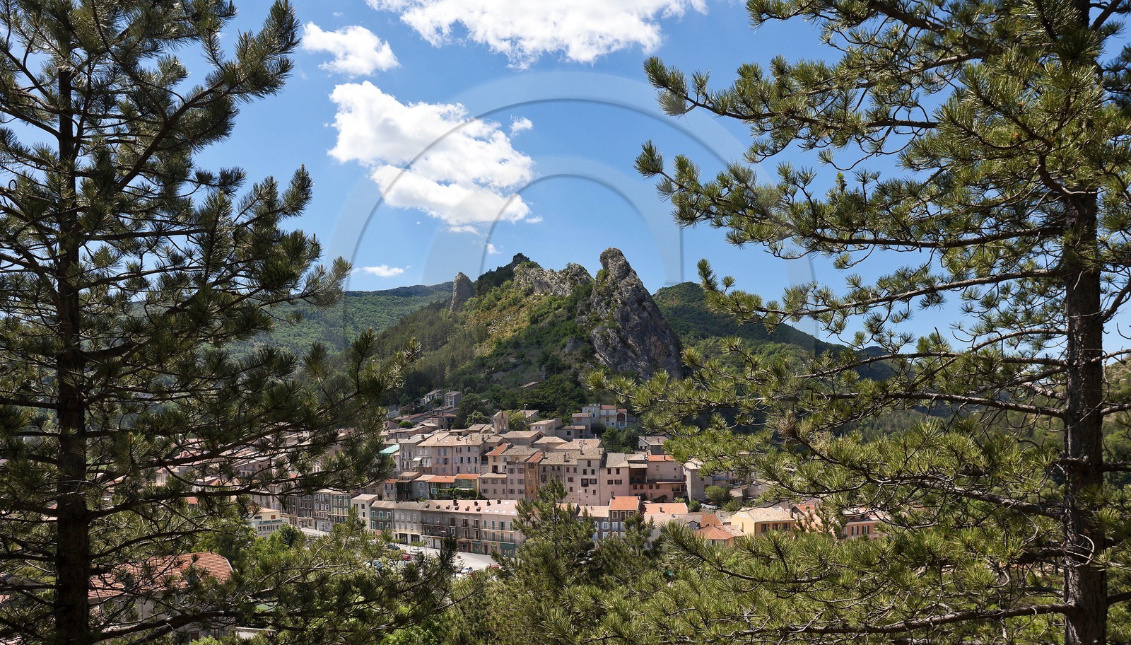 vallée du Buech, village de Serres