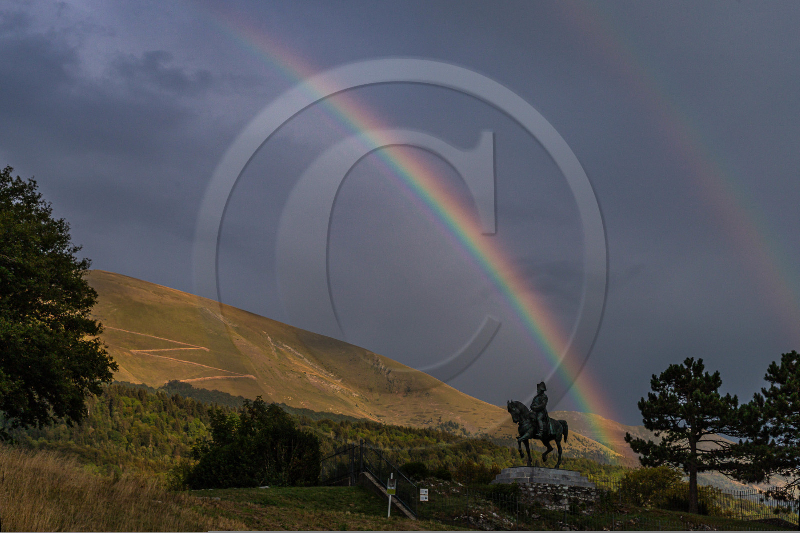 Laffrey, Statue et route Napoléon